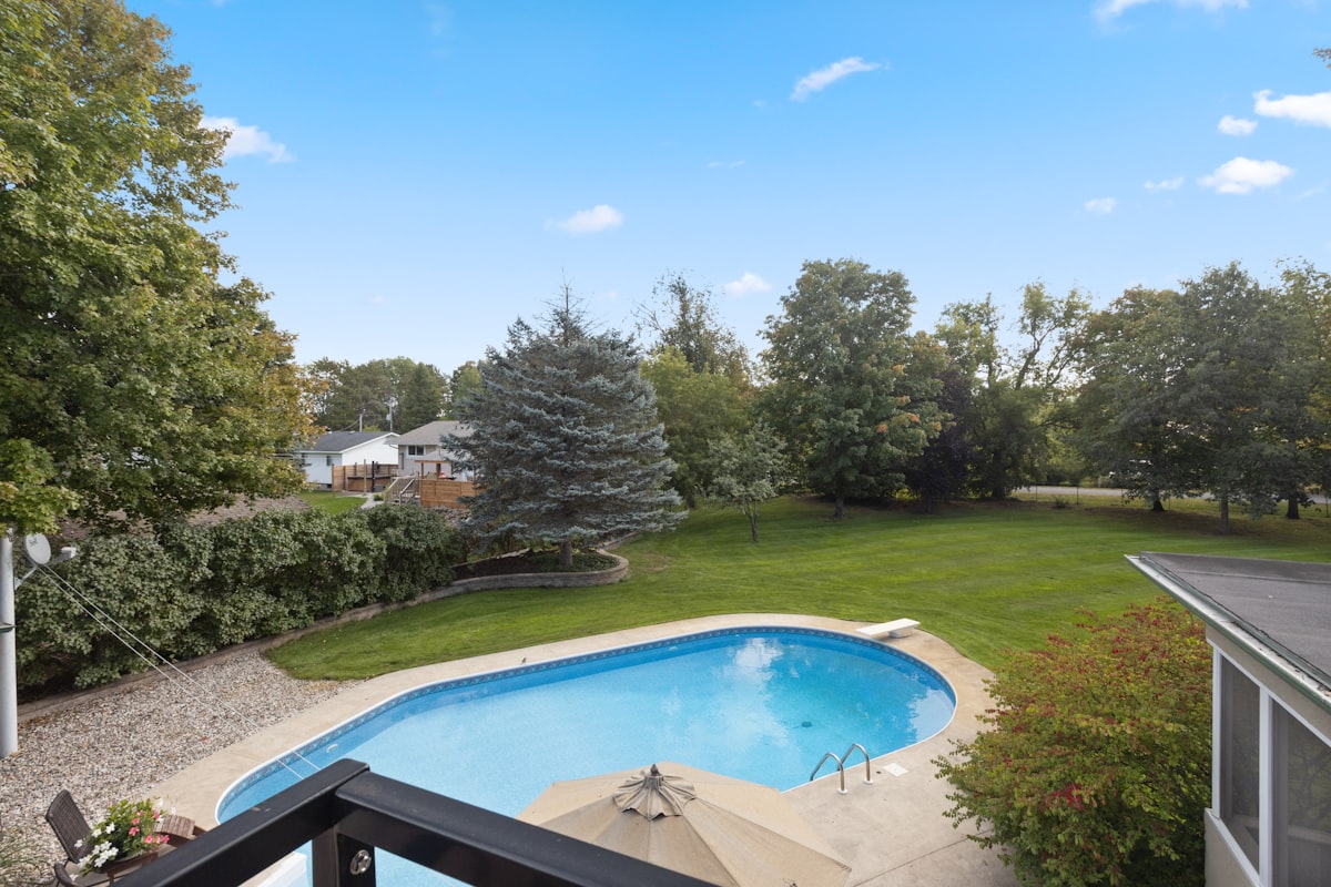 Victoria Park Four-Bedroom with Heated Pool